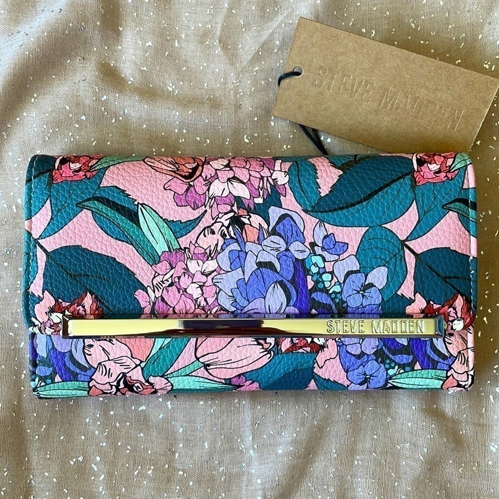 Brand New Steve Madden Pink Floral Print Box Logo Bar Silver Tone Trifold Wallet